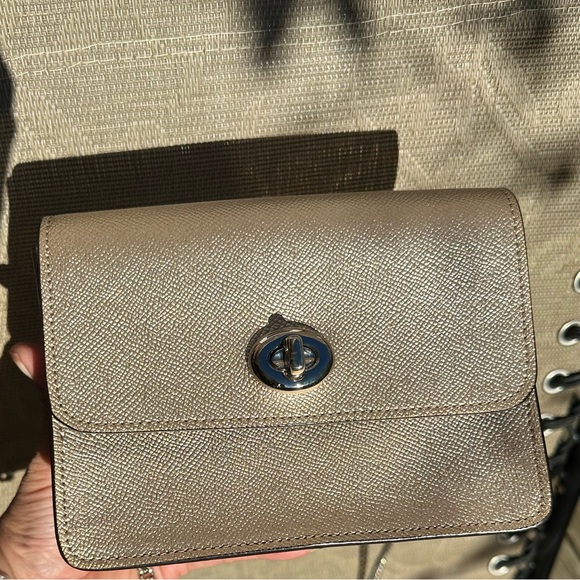 Coach Bowery crossbody. Gold with silver hardware and chain. VGC - Picture 5 of 15